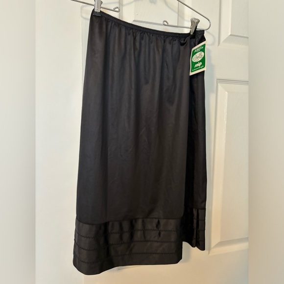Vintage black slip With tags, snip to desired length. - Picture 1 of 3